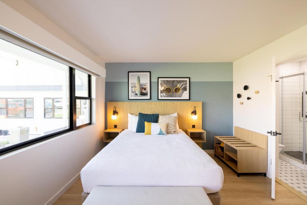Standard King Room interior